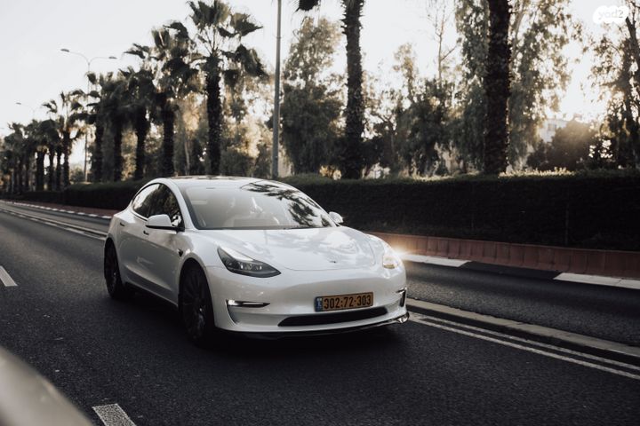 מודעת רכב טסלה מודל 3