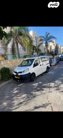 ניסאן NV200