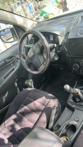 איסוזו די-מקס