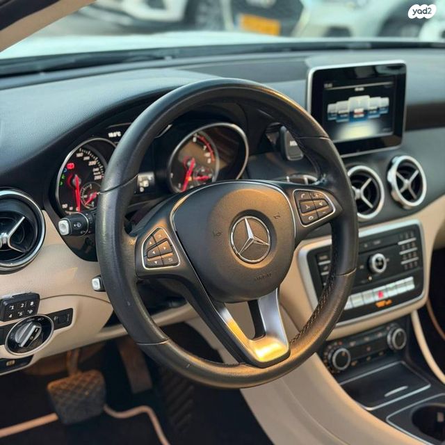 מרצדס-בנץ GLA