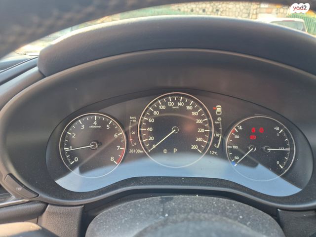 מודעת רכב מאזדה CX-30