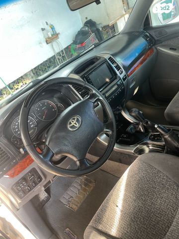 טויוטה לנד קרוזר