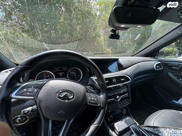 אינפיניטי QX30