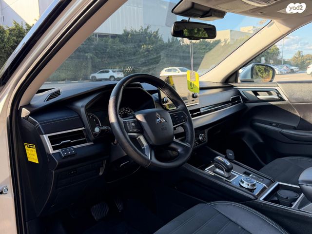 מיצובישי אאוטלנדר