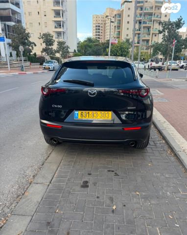 מודעת רכב מאזדה CX-30