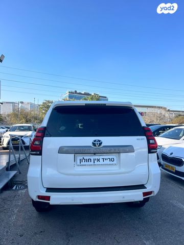 טויוטה לנד קרוזר