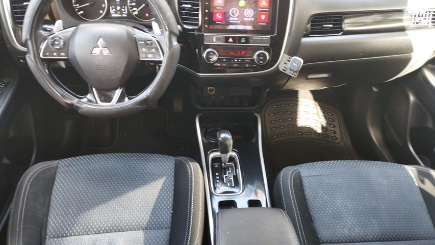 מיצובישי אאוטלנדר