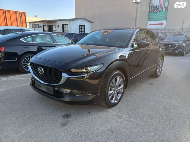 מודעת רכב מאזדה CX-30