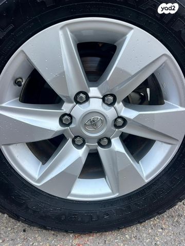 טויוטה לנד קרוזר