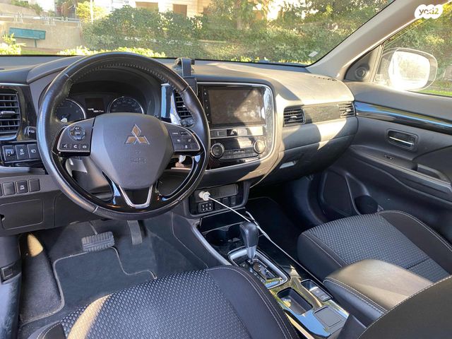 מיצובישי אאוטלנדר