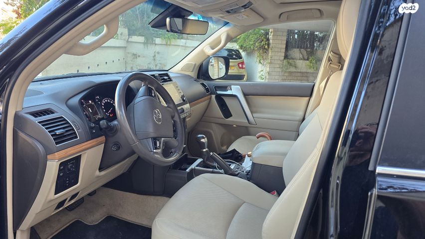 טויוטה לנד קרוזר