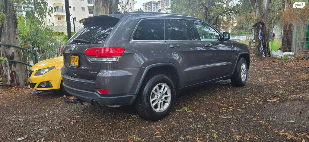 מודעת רכב ג'יפ גרנד צ'ירוקי