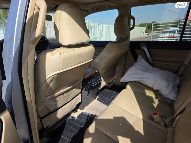 טויוטה לנד קרוזר