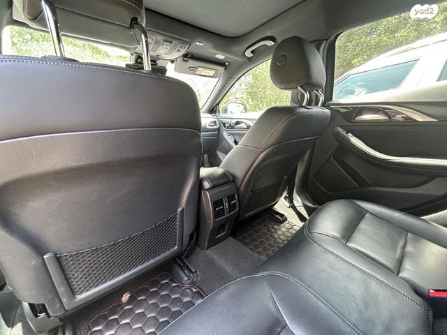 אינפיניטי QX30