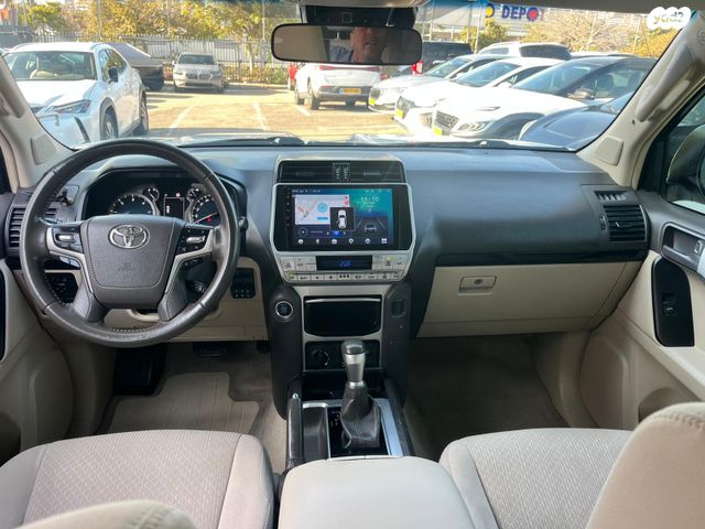 טויוטה לנד קרוזר