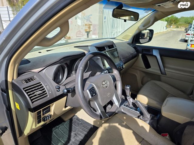 טויוטה לנד קרוזר