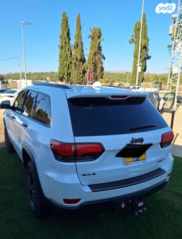 מודעת רכב ג'יפ גרנד צ'ירוקי