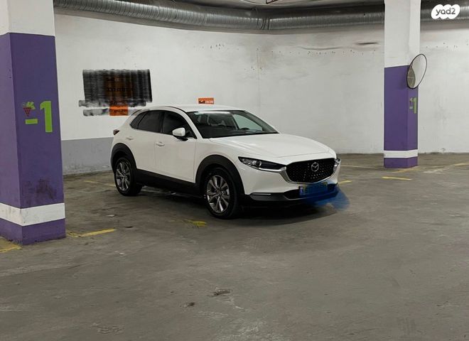 מודעת רכב מאזדה CX-30
