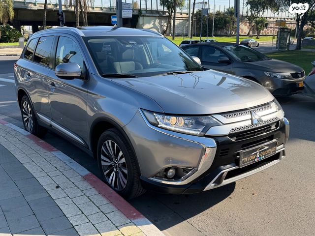 מיצובישי אאוטלנדר