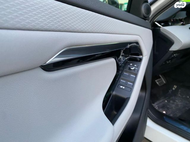 לנד רובר ריינג' רובר איווק