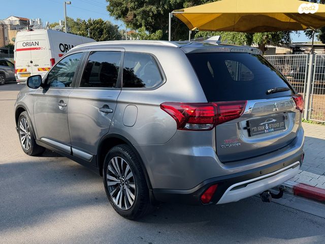 מיצובישי אאוטלנדר