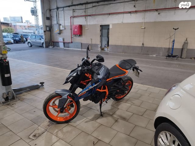 KTM Naked Duke 390