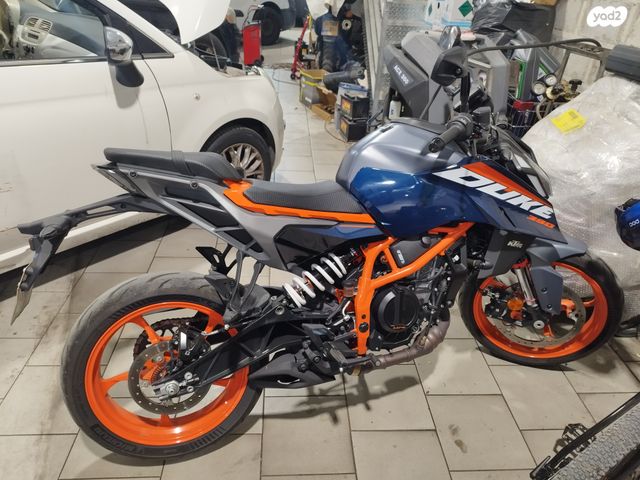 KTM Naked Duke 390