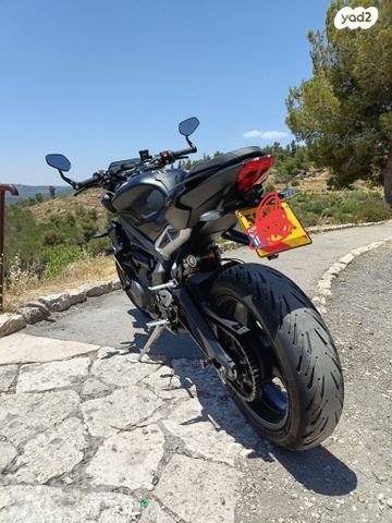 מודעת רכב טריומף Street Triple RS