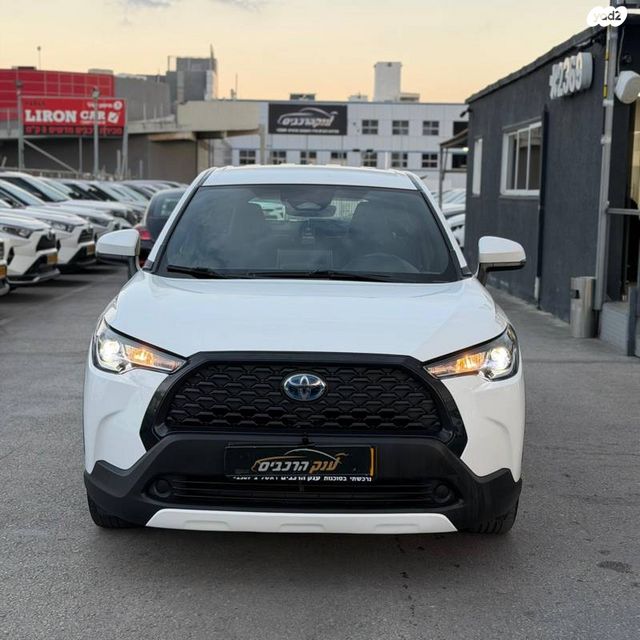 טויוטה קורולה קרוס