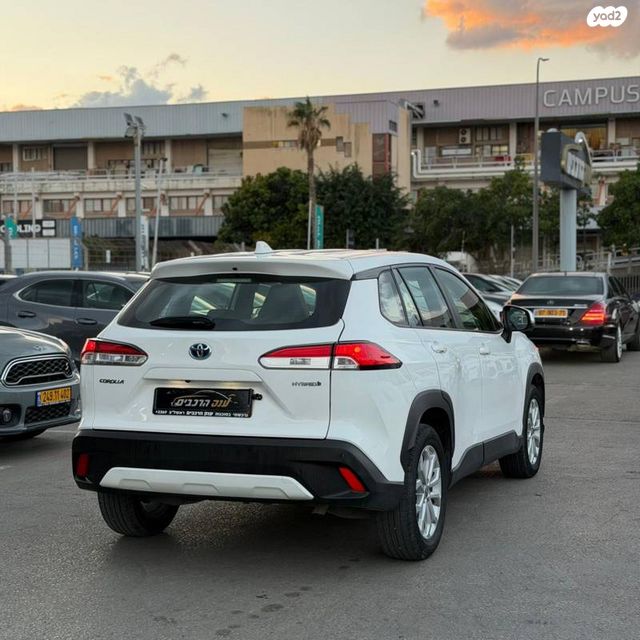 טויוטה קורולה קרוס