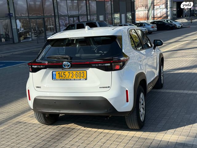 טויוטה יאריס קרוס