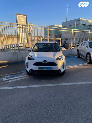 טויוטה יאריס קרוס