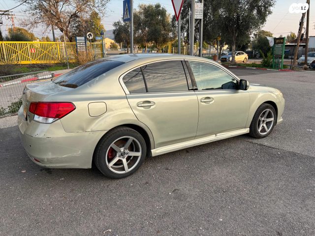 סובארו B4/לגאסי