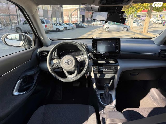 טויוטה יאריס קרוס