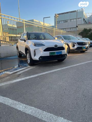 מודעת רכב טויוטה יאריס קרוס