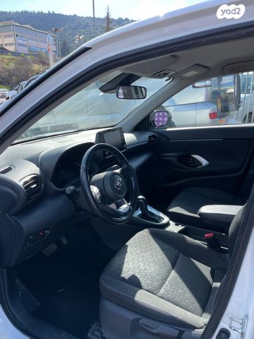 טויוטה יאריס קרוס