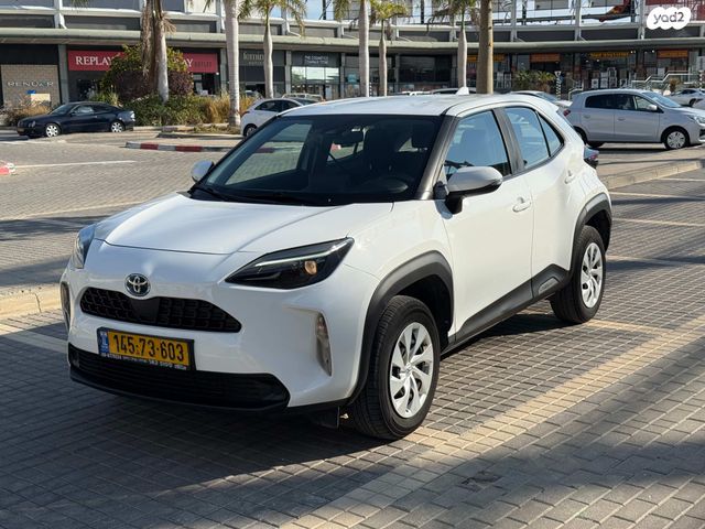 מודעת רכב טויוטה יאריס קרוס