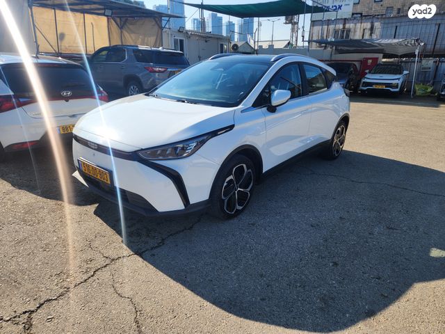 מודעת רכב ג׳ילי Geometry C