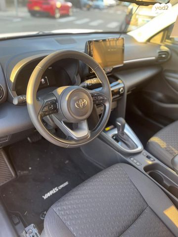 טויוטה יאריס קרוס