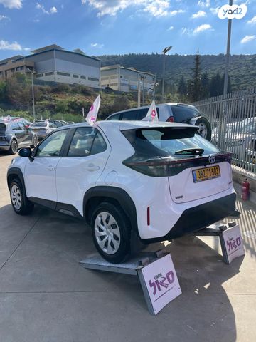 טויוטה יאריס קרוס