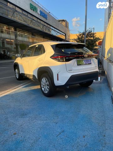 טויוטה יאריס קרוס