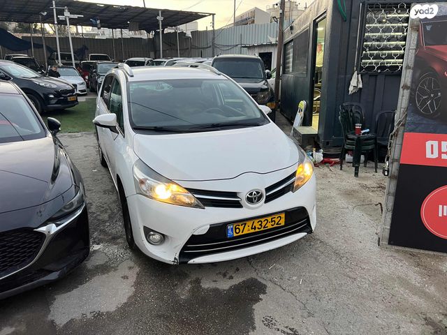 מודעת רכב טויוטה ורסו