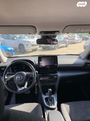 טויוטה יאריס קרוס