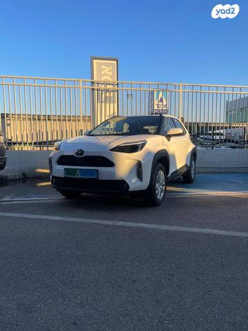 טויוטה יאריס קרוס