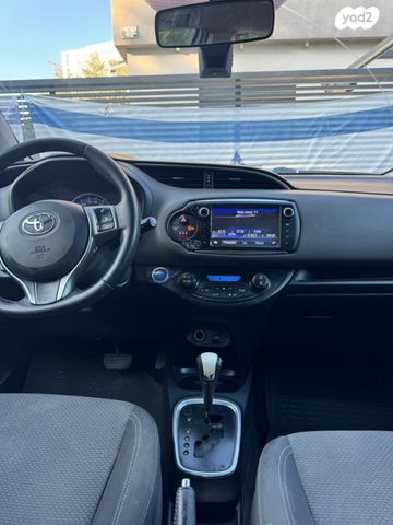 טויוטה יאריס