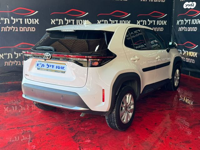 טויוטה יאריס קרוס