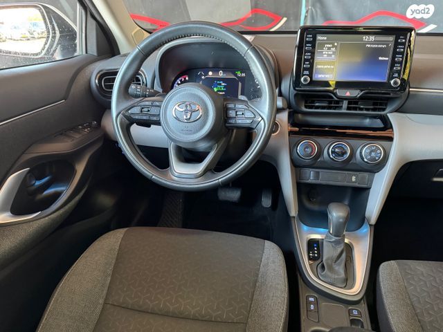 טויוטה יאריס קרוס