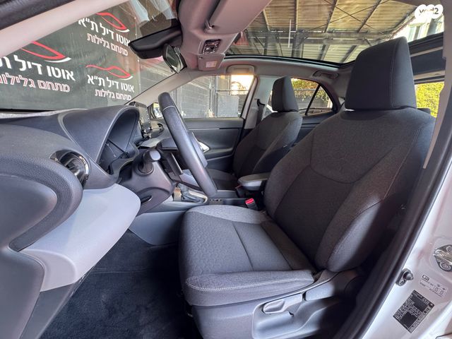 טויוטה יאריס קרוס