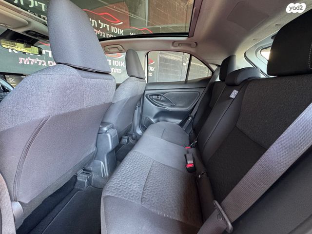 טויוטה יאריס קרוס