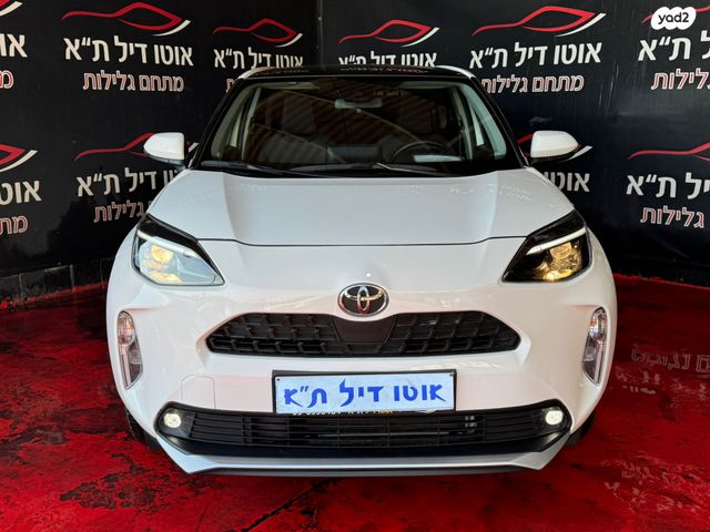 מודעת רכב טויוטה יאריס קרוס